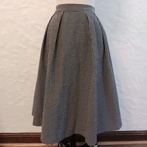 Flouncy pleated, gingham, A-line, circle maxi skirt. Size medium. Forever 21.